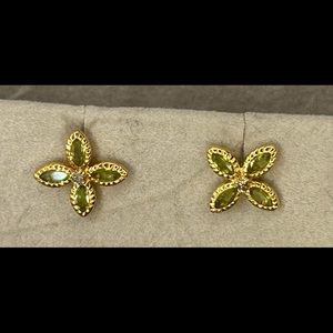 18K Real gold Leaf shaped earring with diamond